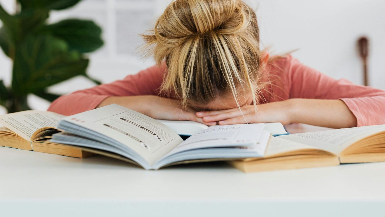 De ce procrastinarea nu înseamnă lene, ci o gândire rigidă pe care creierul tău o poate dezvăța