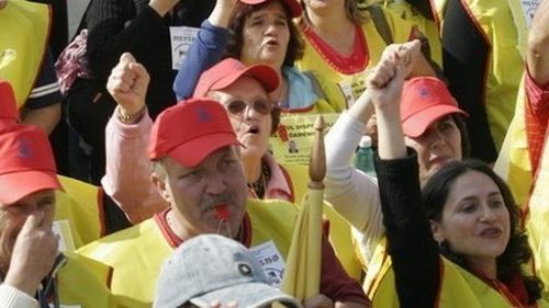 Profesorii din toată țara se pregătesc de grevă generală: ”Se accentuează deficitul de personal prin interdicția cumulului pensiei cu salariul” / Asociațiile de părinți: ”Suntem 100% alături de sindicate”