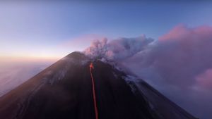 Rusia: Trei supravieţuitori dintr-un grup de 12 alpiniști, salvați de pe un vulcan activ din Eurasia