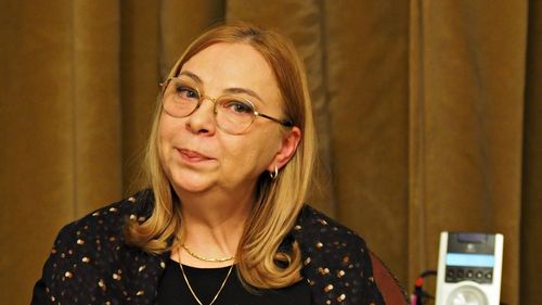 Istoricul Diana Mandache: Trăim într-un spectacol al absurdului continuu. Instituții principale ale statului, care trebuie să aibă prestigiu și autoritate, nu știu să discearnă între ce e bine sau ce e rău și să ia o decizie corectă