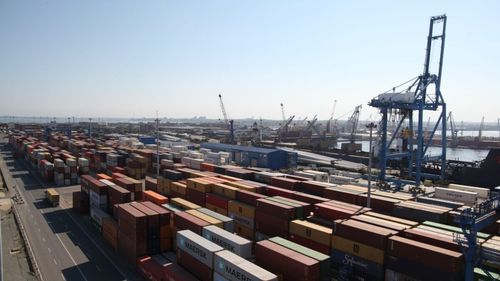 Bunuri în valoare de 2,8 milioane de lei din China, descoperite şi reţinute de inspectorii vamali în Portul Constanţa Sud Agigea