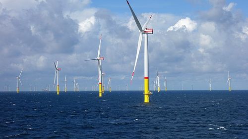 Parlamentul a adoptat legea energiei eoliene offshore, care stabilește cadrul pentru investiții în Marea Neagră