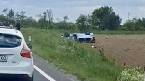 Accident grav pe DN1, în Brașov. Șapte persoane rănite grav, printre care se numără și copii / Un minor a fost aruncat din mașină și a murit / Trafic blocat