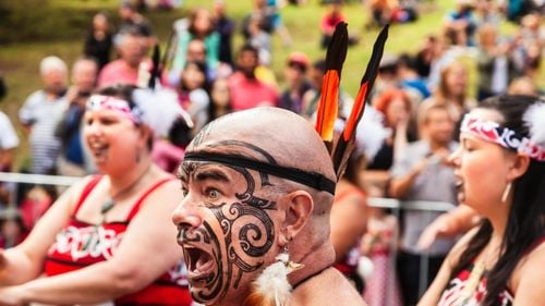 Portretul unui preot Māori a devenit cea mai scumpă lucrare de artă din istoria Noii Zeelande/ Tabloul semnat de Frederick Goldie a fost vândut la licitație pentru suma record de peste 2,2 milioane de dolari