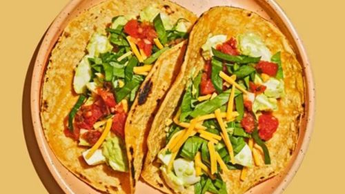 Tacos cu spanac și ou, un mic dejun hrănitor și gustos / Este rapid de pregătit și poți să-l iei ușor la birou