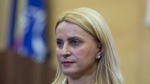 Ancheta în dosarele de mită pentru operații de la „Marius Nasta” a pornit de la sesizarea unui pacient și de la un articol de presă / Managerul Beatrice Mahler a sesizat organele de cercetare penală