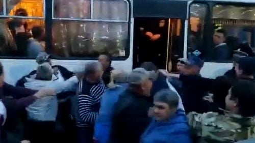 VIDEO Bătaie între recruți ruși și poliție