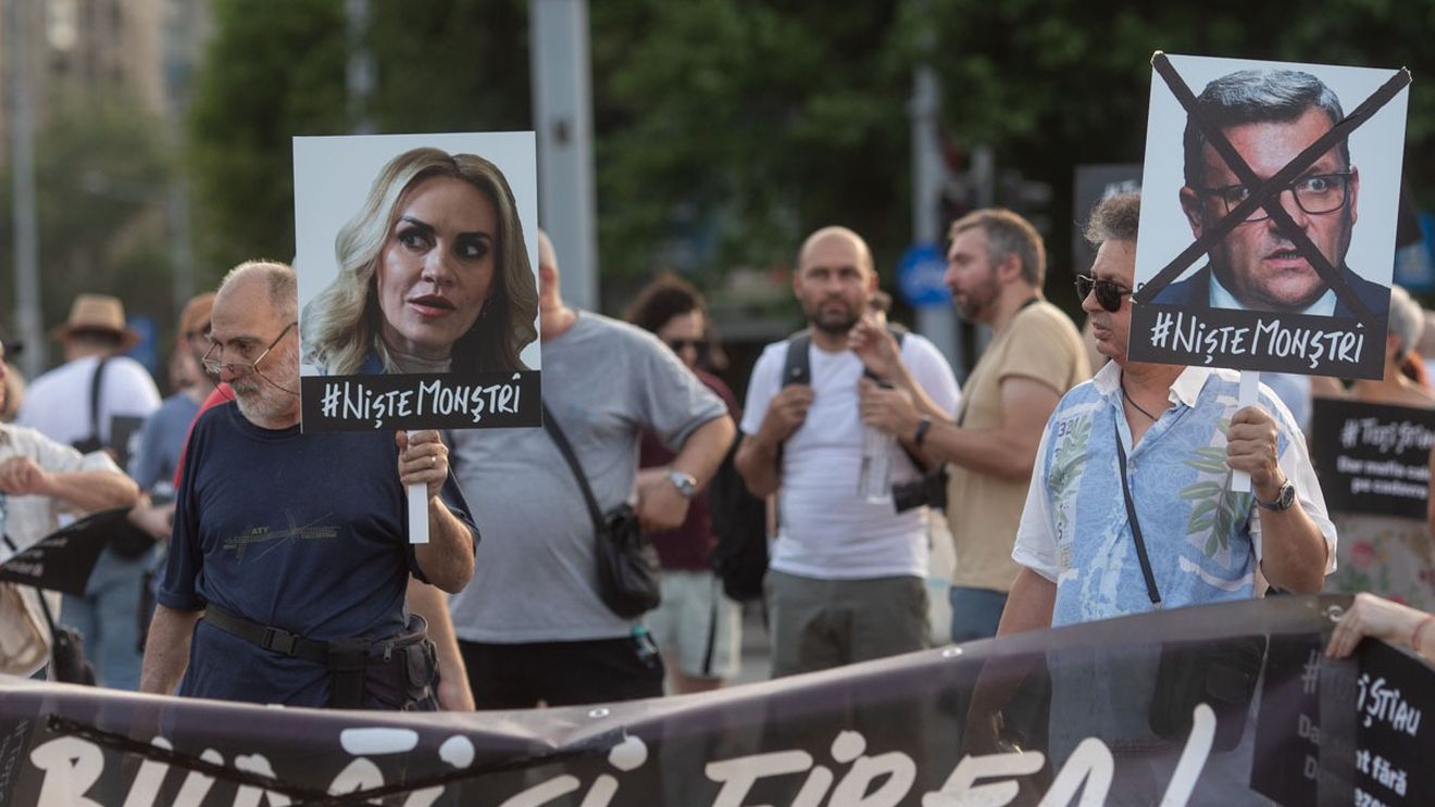 VIDEO FOTO Protest în Piața Victoriei: #Toți Știau/ Azilele groazei au scos oamenii în stradă care cer demisia Gabrielei Firea din Guvern
