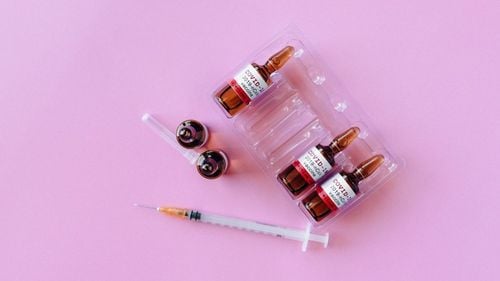 Comparație între vaccinurile anti-COVID: Cum acționează, cât sunt de eficiente și prețurile pentru fiecare doză