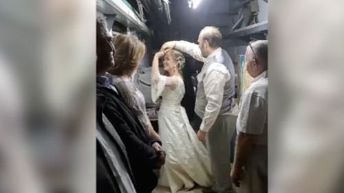 VIDEO Un cuplu de americani au petrecut noaptea nunții în buncăr, sub bombele de deasupra Ierusalimului / Atacul asupra Orașului Sfânt este considerat surprinzător, deoarece 30% din populația de aici e musulmană
