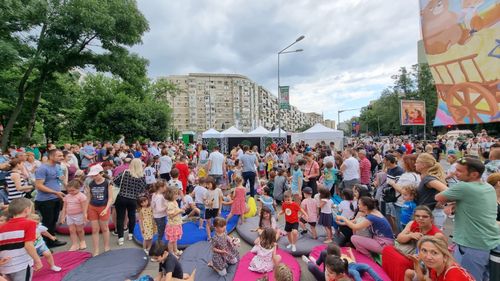 ”Străzi deschise”: Spectacole de dans, teatru şi activităţi creative / Live performance cu Pisica Pătrată / Restricții rutiere