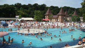 Stațiunea turistică Băile Felix, complet renovată începând cu acest nou sezon / Proiectul lucrărilor de investiții a fost finanțat cu 14,4 milioane de lei din fonduri europene
