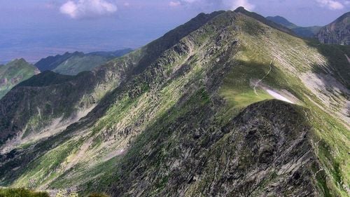 Elicopter SMURD, chemat pentru evacuarea unui turist francez, rănit în Munţii Făgăraş