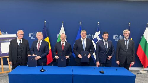 Construirea a trei noi poduri peste Dunăre între România și Bulgaria este inclusă într-un document semnat la Bruxelles / Bulgaria, Grecia și România vor dezvolta infrastructura de transport în regiune
