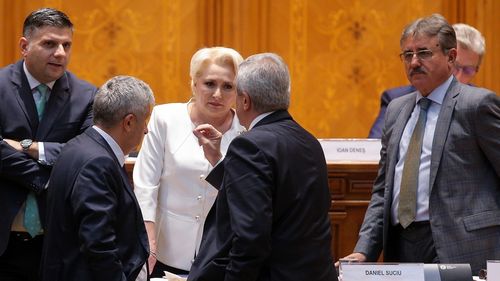 Cum îl șantajează PSD pe Tăriceanu cu amenințarea că, dacă nu îl susține pe Meleșcanu la șefia Senatului, îi desființează grupul parlamentar. De ce este important grupul în mecanismul puterii