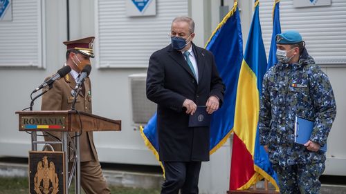 Vasile Dîncu, întâlnire cu ministrul Apărării din Ucraina, la Baza Aeriană Ramstein din Germania/ Dîncu a reiterat sprijinul pentru suveranitatea şi integritatea teritorială a Ucrainei şi a vorbit despre nevoia urgentă de culoare umanitare