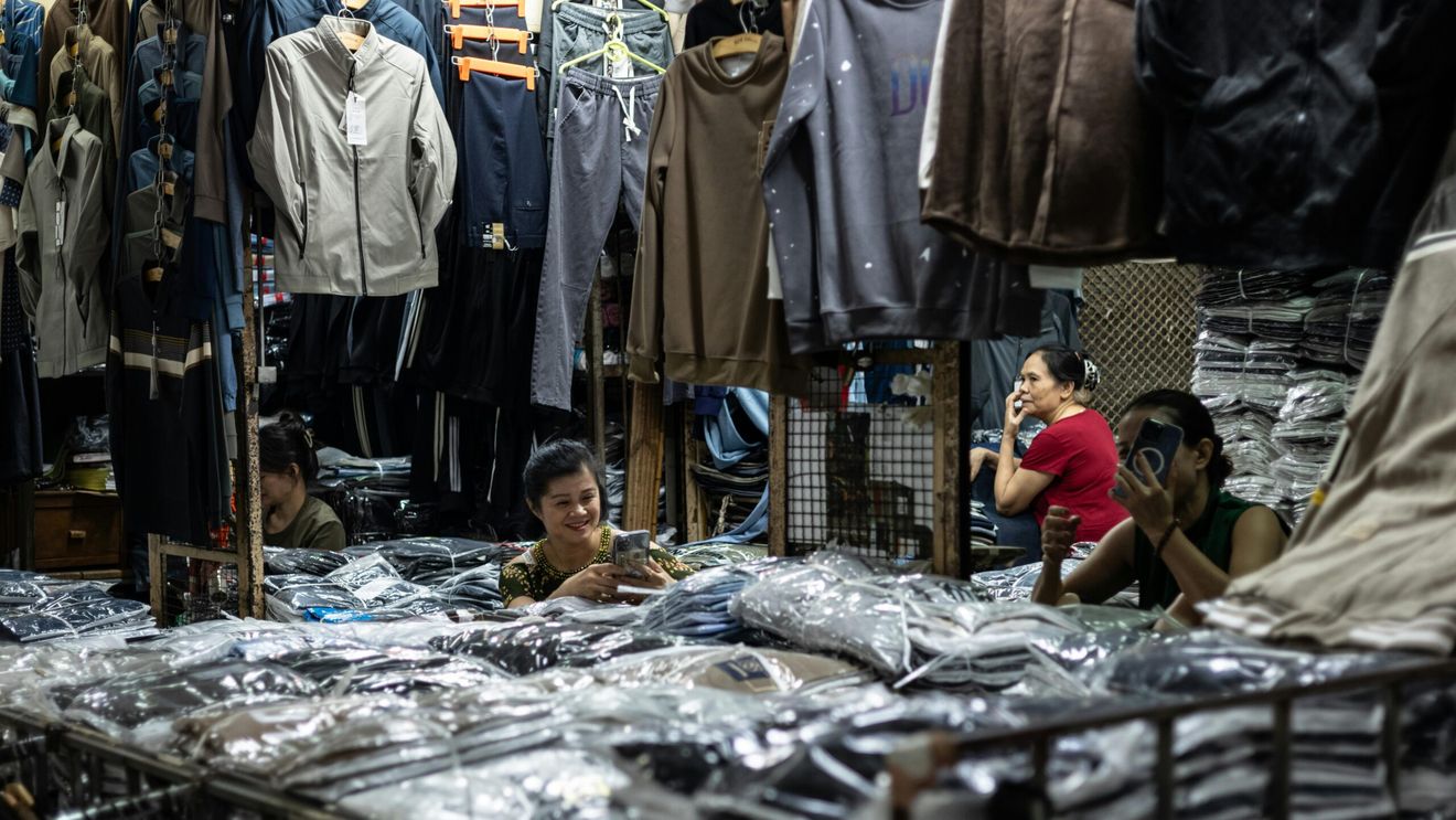 Produsele contrafăcute și pirateria continuă să prospere în Vietnam, în timp ce se apropie termenul-limită pentru posibile taxe vamale impuse de SUA
