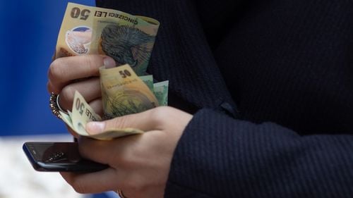 Aeroportul Internațional Brașov – Ghimbav majorează salariile în plină criză financiară / ”Pompierii care au plecat la Penitenciarul Codlea primesc salarii de două ori mai mari”