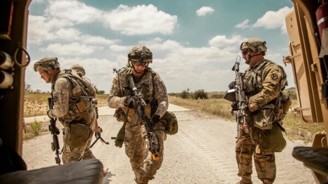 Zeci de mii de soldaţi europeni sunt necesari pentru Ucraina, avertizează un colonel german / ”Europenii rămân nişte pitici militari şi deja reuşesc cu greu să îndeplinească noile angajamente NATO”