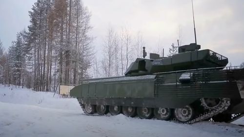Rusia "ia probabil în considerare" trimiterea de tancuri T-14 Armata în Ucraina
