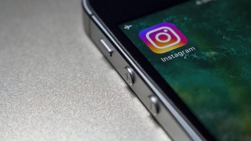 Instagram va bloca hashtag-urile care promovează dezinformări pe tema vaccinării