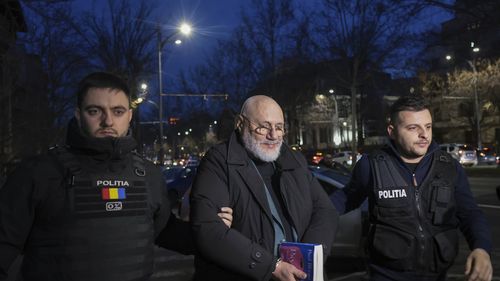 BREAKING Cristian Andrei, cunoscut ca psihoterapeut, dus la audieri. Este anchetat pentru înșelăciune, exercitarea fără drept a unei profesii sau activități, viol și agresiune sexuală / SURSE: Cinci victime, între care cea mai mică avea 14 ani când ar fi fost violată. Unele fapte s-au prescris