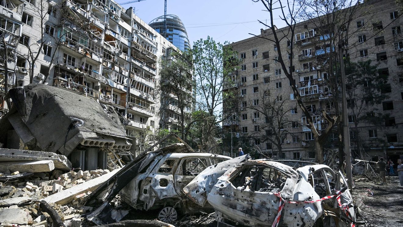 Kievul continuă operațiunile de salvare după atacul devastator al Rusiei, în timp ce ucrainenii jelesc zeci de morți