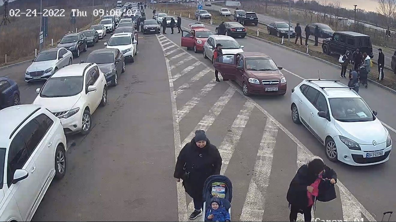 Peste 420.000 de persoane au tranzitat vineri frontierele României, dintre care 13.000 cetățeni ucraineni