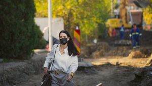 Clotilde Armand: „Cele mai grave probleme care afectează calitatea aerului din București sunt arderile provocate și abandonarea ilegală de deșeuri” / „Unele surse de poluare pot fi total eliminate”