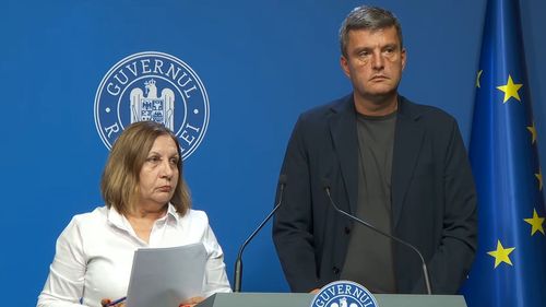 VIDEO Viitura așteptată pe Dunăre nu va crea probleme, dar temperaturile se prăbușesc de la 34 la 15-22 de grade și vin ploi însemnate în toată țara duminică și luni, anunță directorii de la Meteorologie și Apele Române / Raed Arafat: Județele care intră sub cod să se asigure că avem permanență la toate primăriile