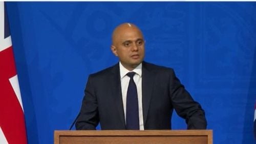 Guvernul britanic nu impune noi restricții anti-Covid în Anglia, deocamdată, deși numărul de infecții și decese a crescut rapid în ultimele luni