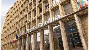 Angajaţii Radio România continuă protestele în stradă. Jurnaliştii reclamă că sunt victimele măsurilor de austeritate ale bugetarilor, dar nu şi beneficiarii majorărilor salariale ale acestora