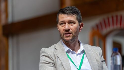 Zeci de elevi prezenți la Bacalaureat, ținuți să aștepte în clase peste două ore după terminarea probei de română, ca să le fie scanate lucrările la unele centre de examen / Președintele comisiei naționale: Elevii au scris un număr foarte mare de pagini