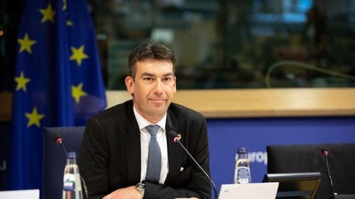 SURSE Europarlamentarul PLUS, Dragoș Tudorache, va conduce comisia specială pe tema Inteligenței Artificiale din Parlamentul European