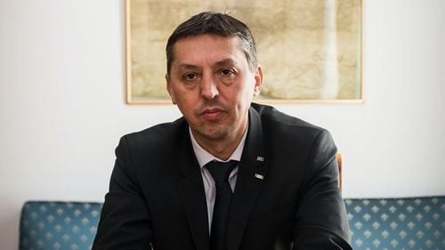 “Dispreț față de mediul universitar” – președintele Consiliului Rectorilor despre decizia Guvernului de a-i impune pe posturi pe pensionarii până la 70 de ani: “Se adaugă altor reglementări deja proaste în domeniu, care prăbușesc universitățile românești”