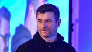 Luxoft, awarded by ANIS in the category Software Outsourcing Solution of the year. Bogdan Paduraru, owner of the project: "our teams combine software development skills, doubled by know-how regarding the field in which the client operates." (P)