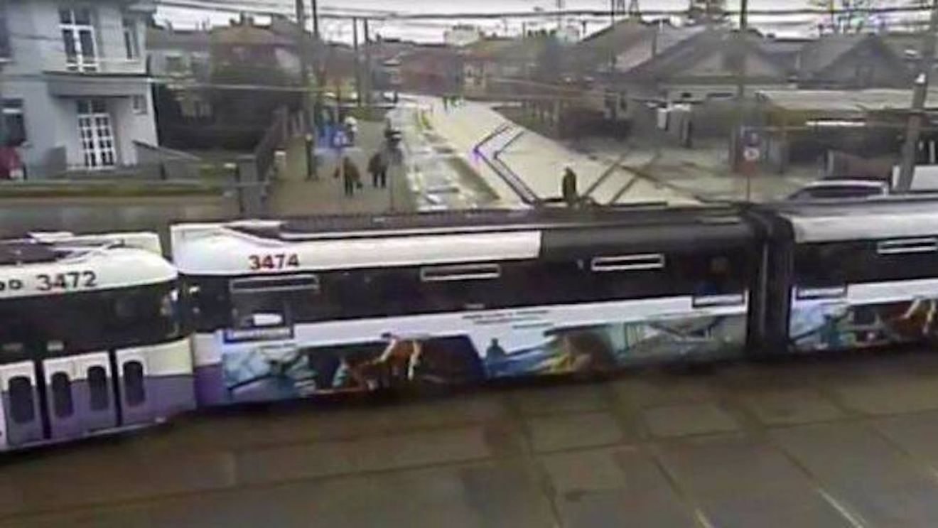 VIDEO Accident în Timișoara: S-au ciocnit frontal două tramvaie / O pasageră a suferit un atac de panică