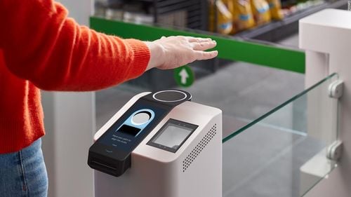 Amazon introduce plata contactless cu palma