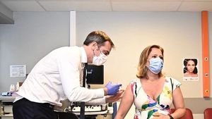 VIDEO Franţa va extinde campania de vaccinare cu doza booster împotriva COVID-19 la persoanele de 50 de ani şi peste, începând din luna decembrie