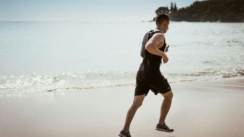 Ce trebuie să știi când ieși la alergat pe caniculă: Alergați mai puțin decât de obicei și stabiliți ritmul corect, spun experții