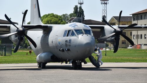Avionul cu donația făcută României de Sanctitatea Sa Papa Francisc a aterizat în țară