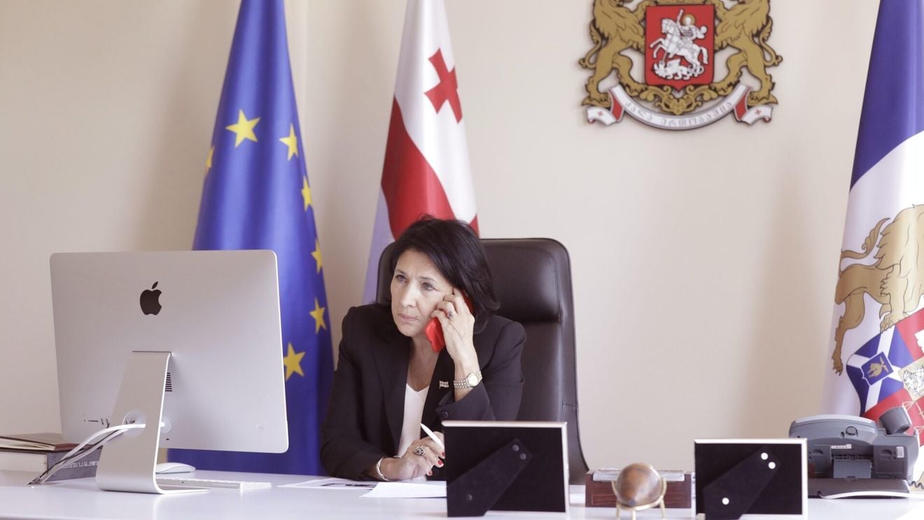 Președintele proeuropean Salome Zourabichvili refuză să demisioneze / Ea va continua să își facă treaba, considerând că numirea noului președinte e „nevalabilă”