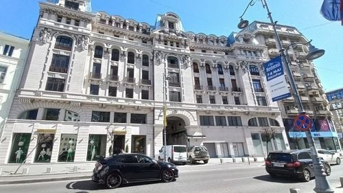 EXCLUSIV O companie a Primăriei Capitalei a tencuit în mandatul Gabrielei Firea fațada unui bloc cu 1,3 milioane de euro și a somat proprietarii să achite un milion de euro în 15 zile. Oamenii susțin că nu au semnat niciun contract