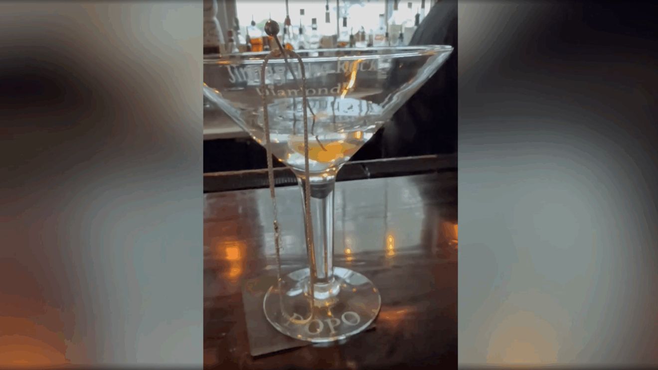 Cel mai scump martini din Hamptons costă 8.000 $ și vine cu un twist ultra-luxos: „Sunt sigur că o să se vândă”