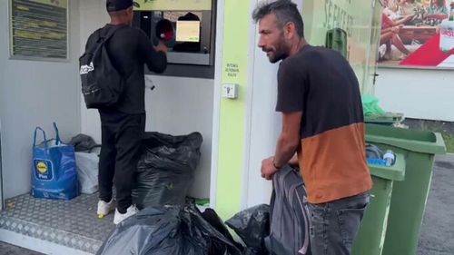 Ministrul Mediului spune că 5.000 - 6.000 de români ”pun o pâine pe masă” după ce caută PET-uri în gunoaie pentru sistemul de garanție-returnare: ”Nu ar trebui amendați de Poliția Locală”