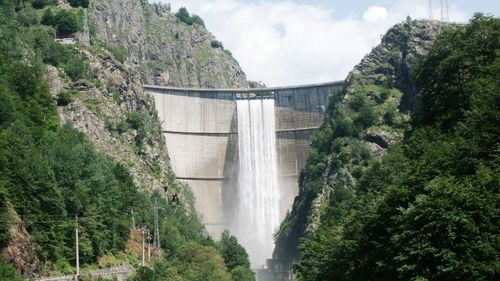 Hidroelectrica începe vineri procesul de golire controlată a acumulării Vidraru pentru retehnologizarea amenajării hidroenergetice