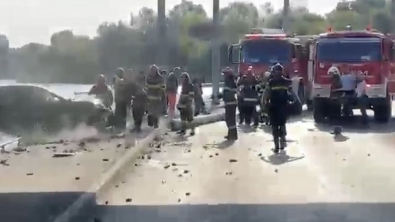 Un copil de 13 ani a provocat un accident în Capitală, după ce a luat mașina familiei / El și un pasager de 12 ani au fost răniți