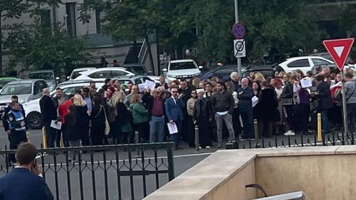 Premierul Ciolacu: Susţin adoptarea accelerată a proiectului privind eliminarea inechităţilor în aplicarea pensiilor militare