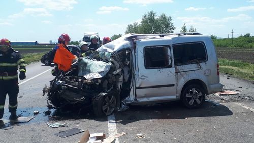 UPDATE Trafic blocat pe ”drumul morții” E85, care traversează Moldova: Două mașini au intrat în coliziune cu un microbuz, trei persoane au murit, între care și un minor (surse)/ Alți trei răniți/ A fost activat planul roșu de intervenție