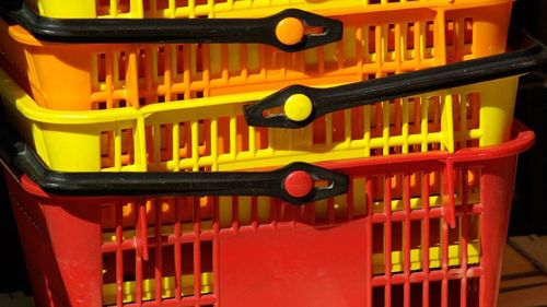 Penuria de alimente și prețurile mari din Ungaria îi determină pe cetățenii maghiari să se organizeze în grupuri de Facebook pentru a face cumpărături în România - Transtelex